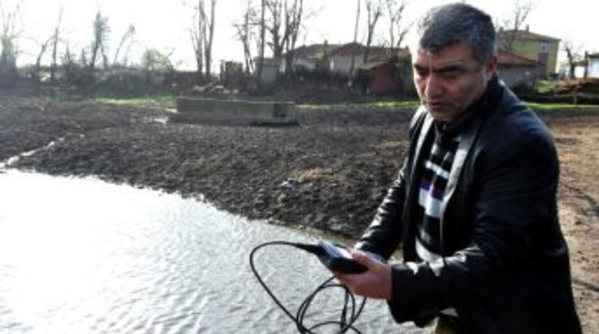 K&ouml;şen K&ouml;y&uuml;nde Balıklar Su Y&uuml;z&uuml;ne Vurdu