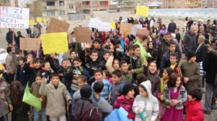 Yıkılan Okullarının Yeniden Yapılmasını İstiyorlar