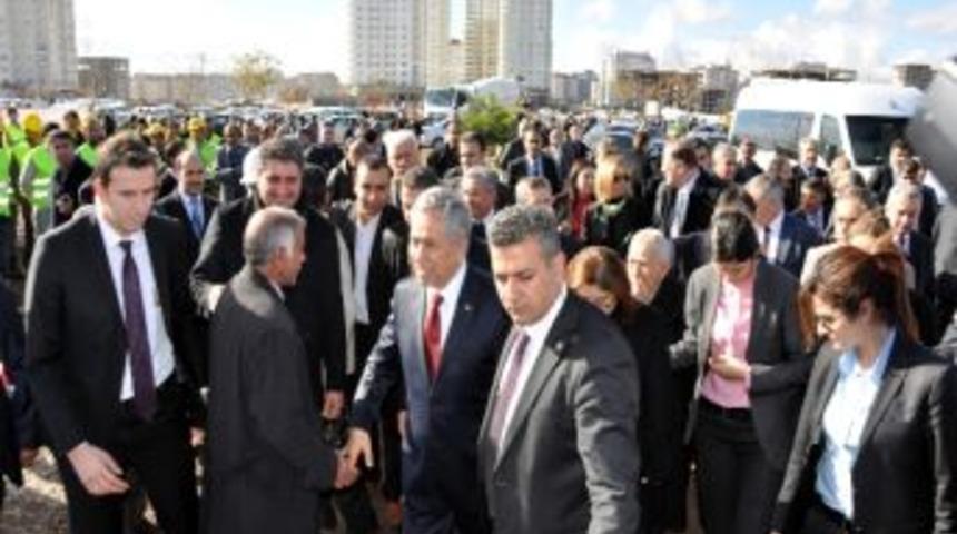 Akkent Hz. Abdullah Camii'nin Temeli Görkemli Bir Törenle Atıldı