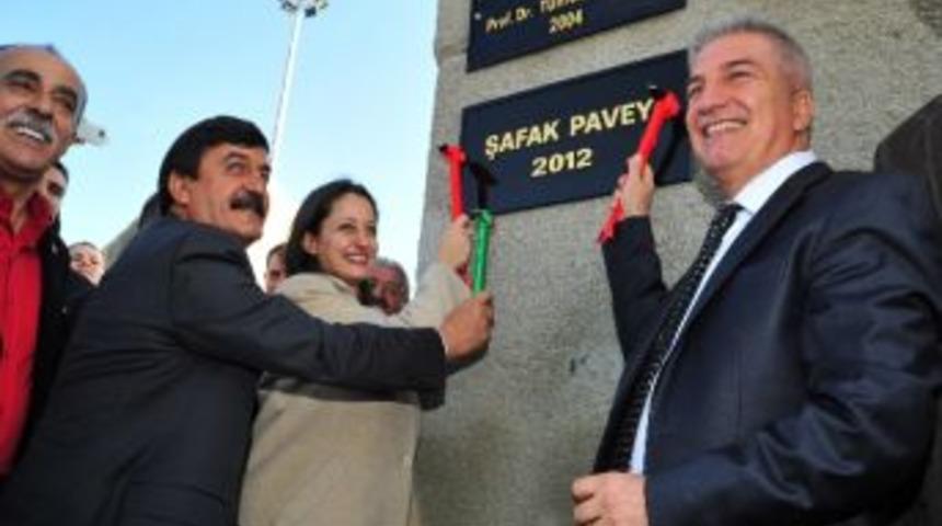 2012 Karşıyaka Belediyesi İnsan Hakları Ödülü Şavak Pavel’e Verildi