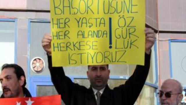 Saadet Partililer Okullara Tek Tip Kıyafet Belirleme Hakkı Verilmesine Tepkili