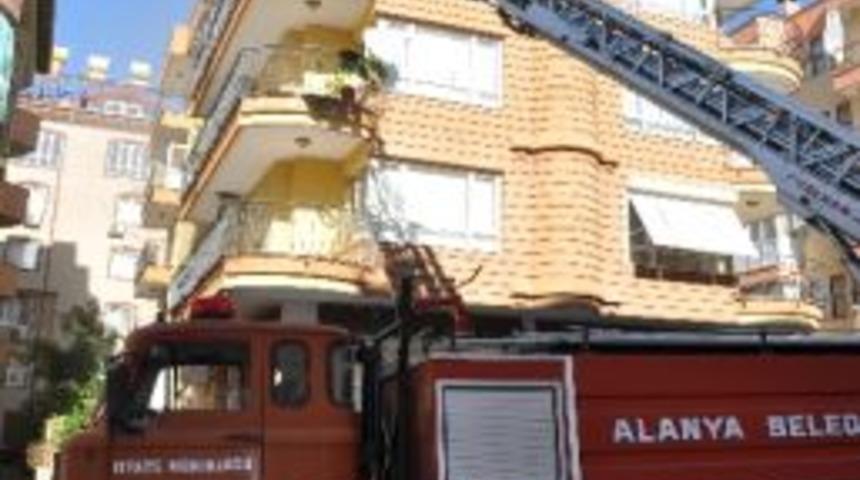 Alanya'da Apartmanda Yangın Paniği Yaşandı