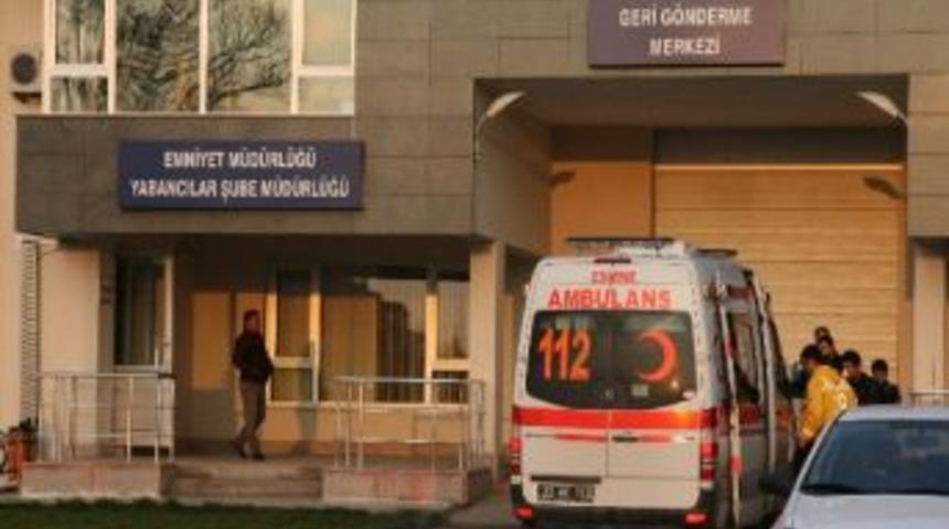 Geri Gönderme Merkezi’nde Mülteciler Yataklarını Ateşe Verdi