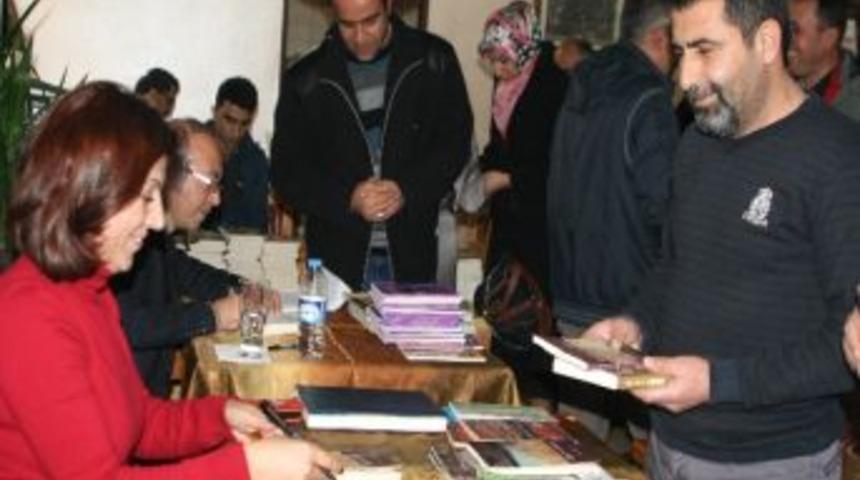 Şair Ve Yazarlar Okurlarıyla Buluştu