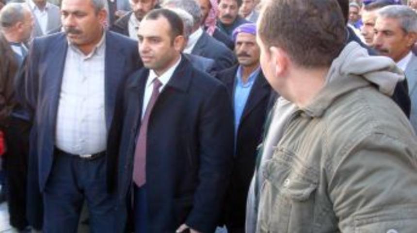 Ağabeyine Benzeyen Iş Adamı Bı&ccedil;aklandı