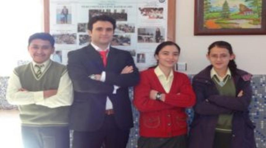 İlkokul &Ouml;ğrencilerinden Duvar Gazetesi