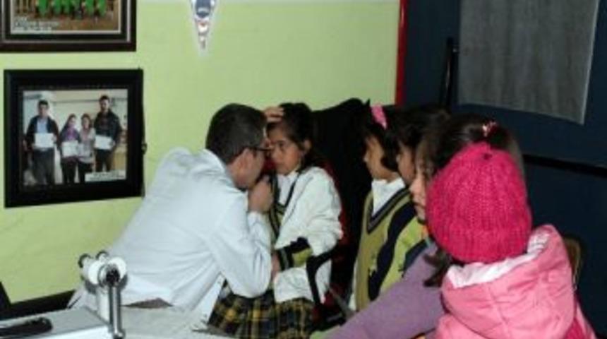 &Ouml;ğrenciler G&ouml;z Taramasından Ge&ccedil;iriliyor