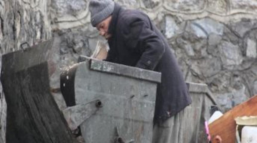 Dondurucu Soğukta Hurda Arayışı