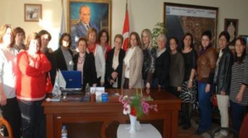 &Ouml;zg&uuml;ven'e, Belediye Başkan Eşleri Ve Sendikacılardan Destek Ziyareti