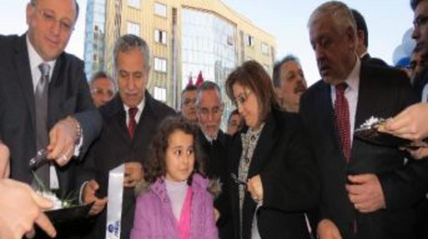 Arın&ccedil;, Teknoloji Mağazasının A&ccedil;ılışını Yaptı