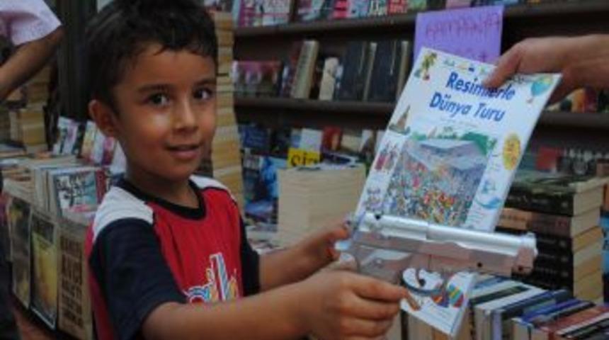 Psikolog &Ouml;zutku: Şiddet I&ccedil;erikli Oyuncaklar &Ccedil;ocukları Saldırganlaştırıyor