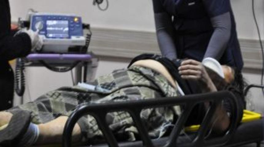 Dengesini Kaybeden Kadın Damdan D&uuml;şt&uuml;