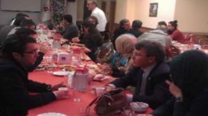 Ak Parti G&uuml;m&uuml;şhane Milletvekili &Uuml;st&uuml;n G&uuml;m&uuml;şhaneli Gen&ccedil;lerle Kahvaltıda Buluştu