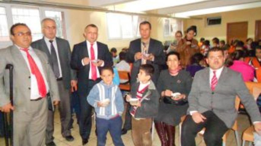 Bin Kişiye Aşure Ikramı