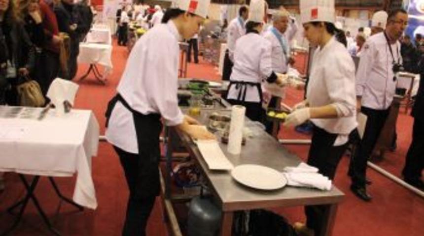 Usta Şefler, Hem H&uuml;nerlerini Sergiledi Hem Balıklarla Şov Yaptı