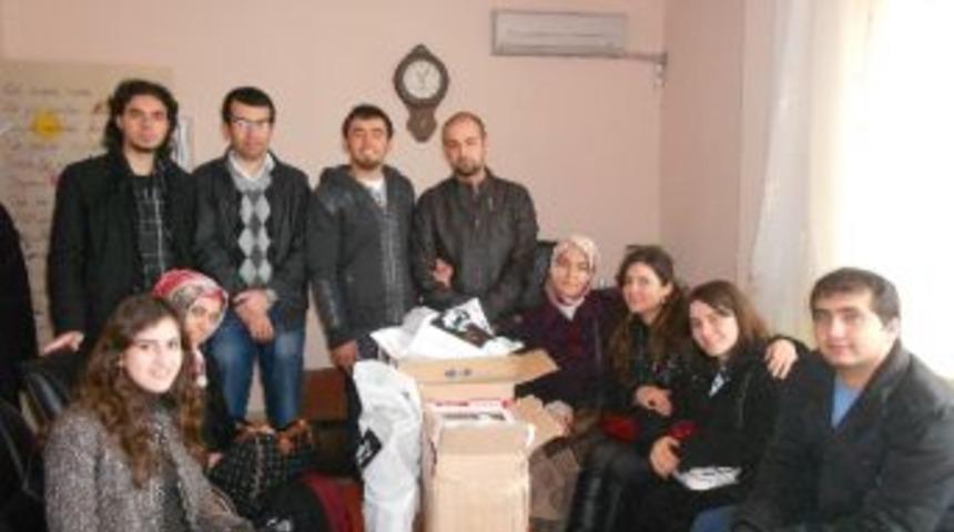 &Uuml;niversite &Ouml;ğrencilerinden Sevgi Evleri &Ouml;ğrencilerine Kitap Bağışı