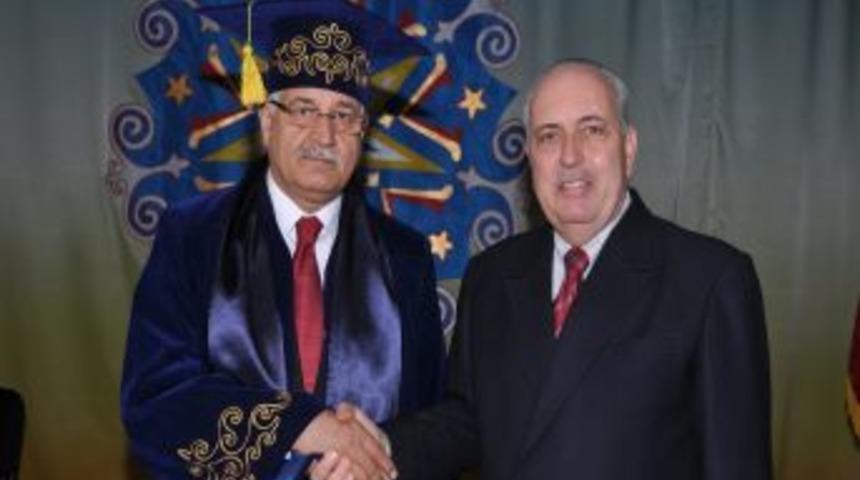 Milletvekili Erdoğan'a, T&uuml;rk D&uuml;nyasına Hizmetlerinden Dolayı Fahri Profes&ouml;rl&uuml;k