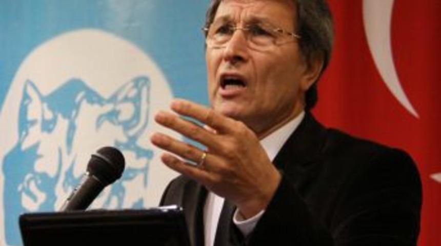 Hala&ccedil;oğlu: Demirel, Orhun Abideleri'nin Etrafında 7 Kere Dolaşarak T&uuml;rk Oldu