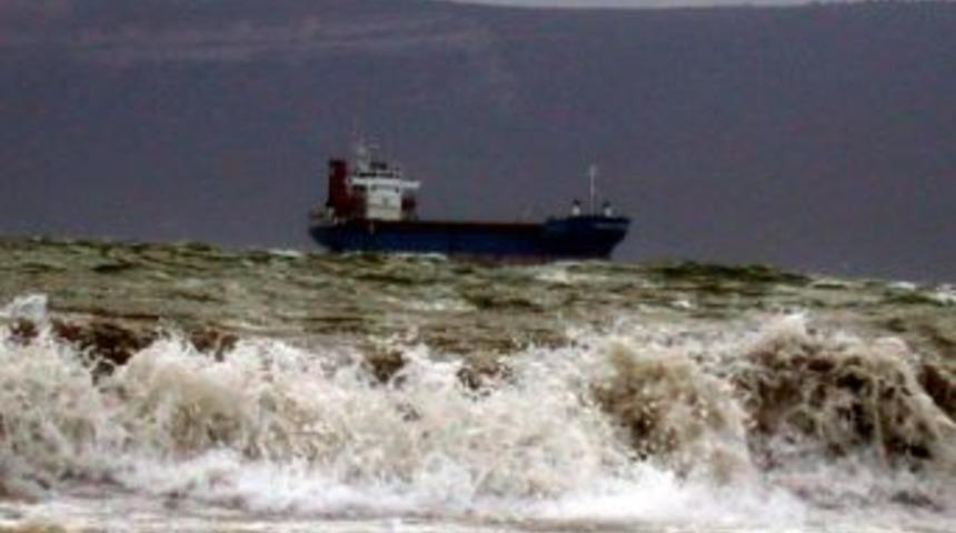 Fırtına Ege Denizi'nde Etkili Oldu