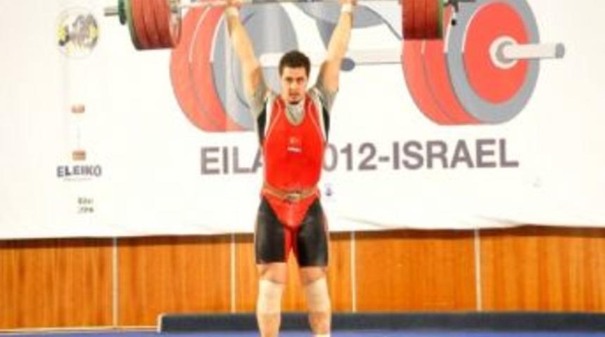 Melih Akın, Silkmede G&uuml;m&uuml;ş Madalya Kazandı