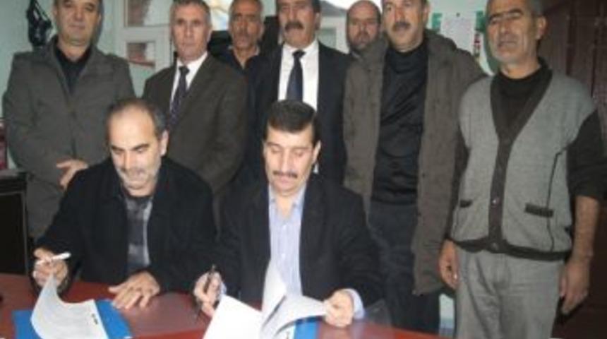 Gen&ccedil; Belediyesi İş&ccedil;ilerle S&ouml;zleşme İmzaladı