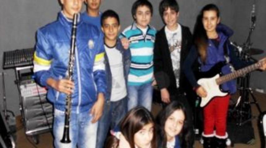 K&uuml;&ccedil;&uuml;k Grubun B&uuml;y&uuml;k Başarısı