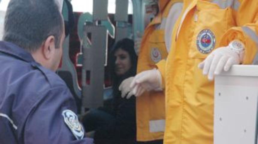 Sokaktaki Başıboş Maymun 3 Kişiyi Isırarak Yaraladı