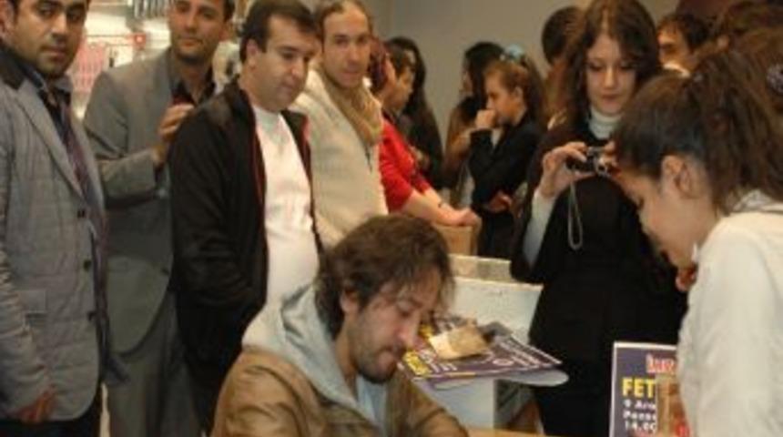 Sanat&ccedil;ı Ve S&ouml;z Yazarı Fettah Can Elazığ'da