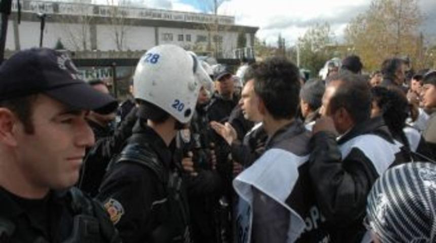 Deba İş&ccedil;ilerinin Eyleminde Gerginlik