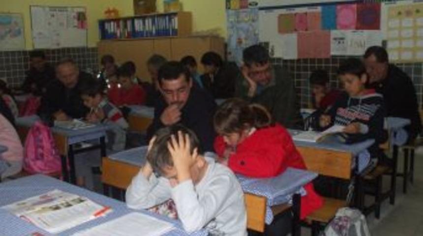 Başarı I&ccedil;in &Ouml;ğrenciler Ve Veliler Birlikte Hareket Ediyor