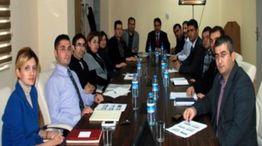 Mardin Ve Il&ccedil;elerindeki Hastanelerin Sorunları Midyat&rsquo;ta Masaya Yatırıldı