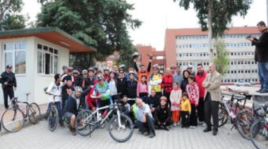 Engelsiz Yaşam İ&ccedil;in Pedal &Ccedil;evirdiler