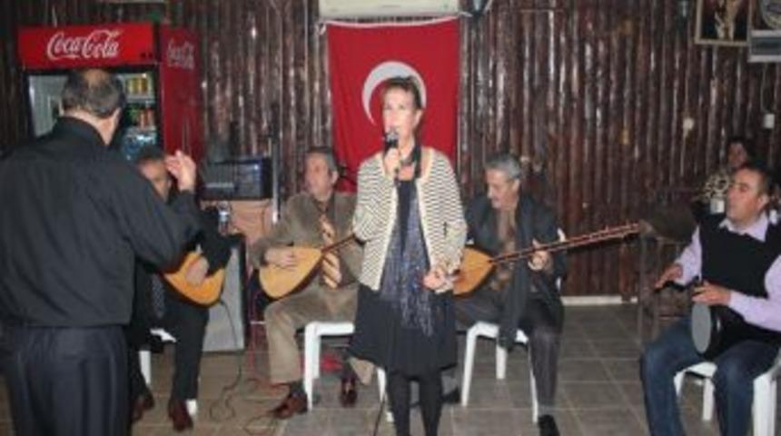 Ak&ccedil;ay&rsquo;da T&uuml;rk Halk M&uuml;ziği Etkinliği B&uuml;y&uuml;k Ilgi G&ouml;rd&uuml;
