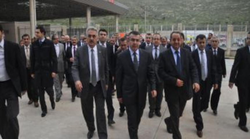 Bakan Yazıcı: Cilveg&ouml;z&uuml; Sınır Kapısı'na &Uuml;nite Ilaveleri Yapmamız Gerekiyor