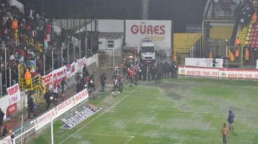 Akhisar Belediyespor Ve Antalyaspor Taraftarından Yağmur Dayanışması