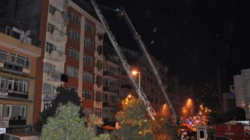 Otelde Yangın: 2 Kişi Dumandan Etkilendi