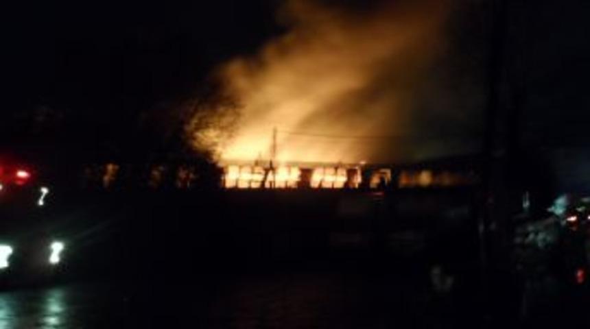Sultangazi'de Fabrika Yangını