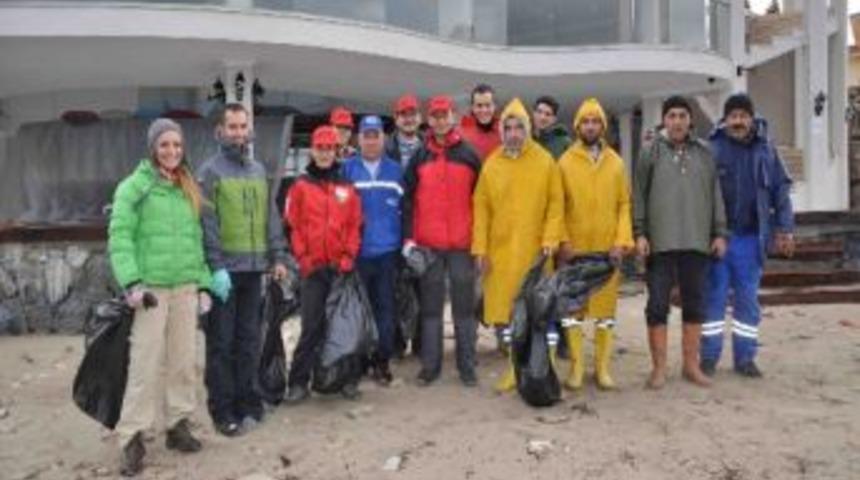 Akut&rsquo;tan Kadınlar Denizi'nde Temizlik