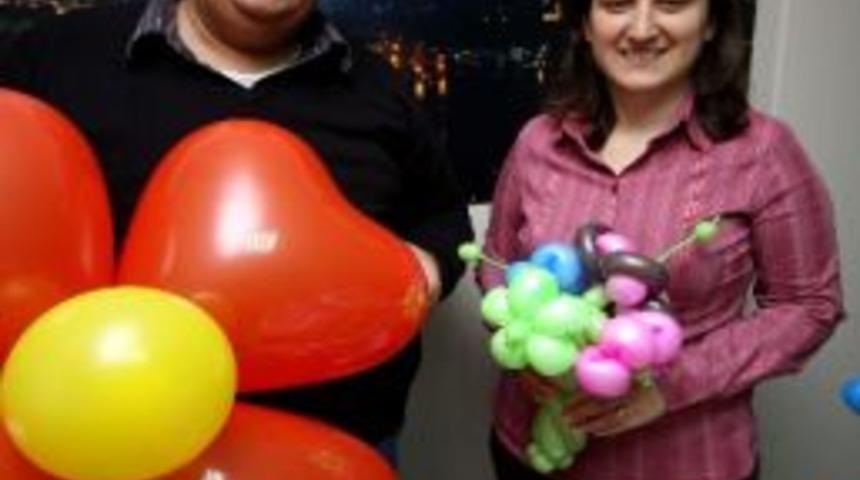 &Ccedil;ocuklara Balondan Hediyeler