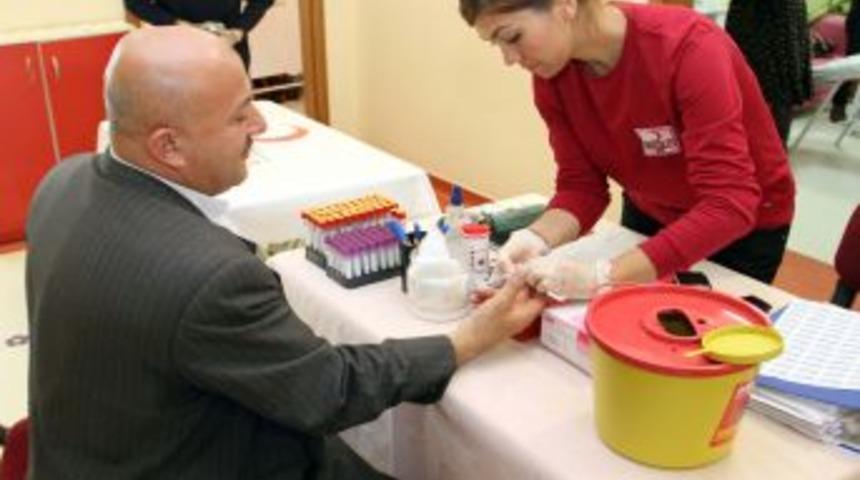 Bur&ccedil;&rsquo;tan G&ouml;n&uuml;ll&uuml; &lsquo;kan&rsquo; Bağışı