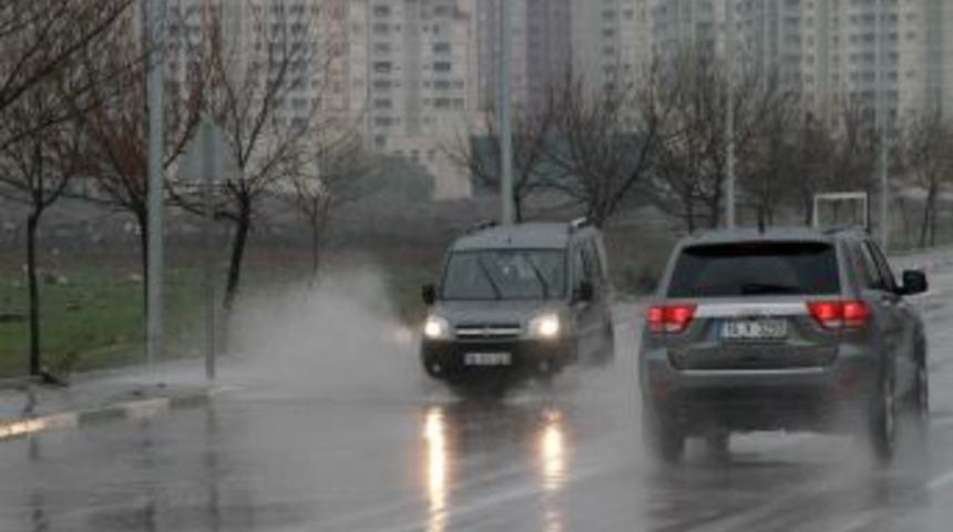 Bursa&rsquo;da Sağanak Yağış Hayatı Olumsuz Etkiliyor