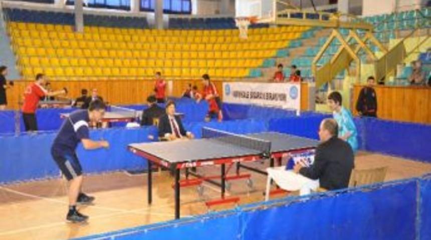 Kul&uuml;plerarası Masa Tenisi M&uuml;sabakaları Yapıldı