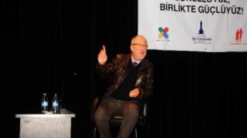 Tiyatrocu Altan Erkekli, İzmir&rsquo;in G&ouml;n&uuml;ll&uuml; Gen&ccedil;leriyle Biraraya Geldi