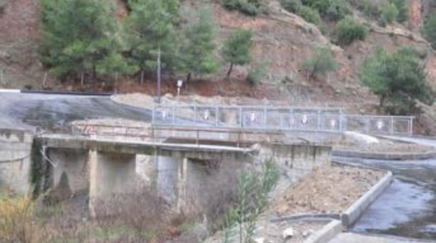 Salihli'de K&ouml;pr&uuml; &Ccedil;alışmaları Tamamlandı