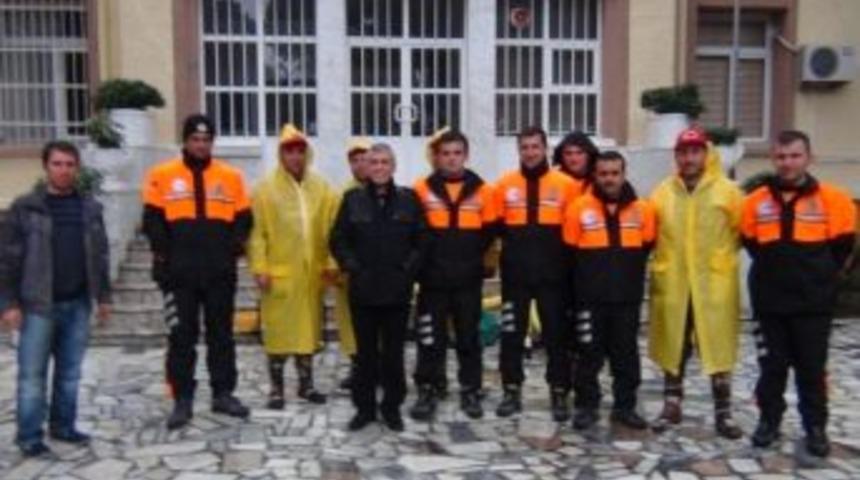 Burhaniye&rsquo;de Sel Uyarıları Harekete Ge&ccedil;irdi