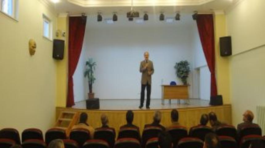 &Uuml;nl&uuml; Yazar Halit Ertuğrul, Mahkumlara Konferans Verdi