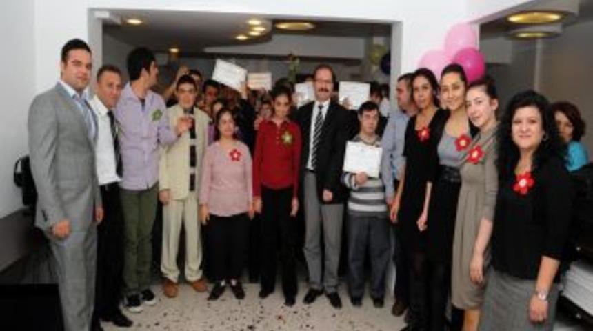 Antalya'da Belediyenin Projesiyle Eğitim Alan Zihinsel Engelliler Sertifika Aldı