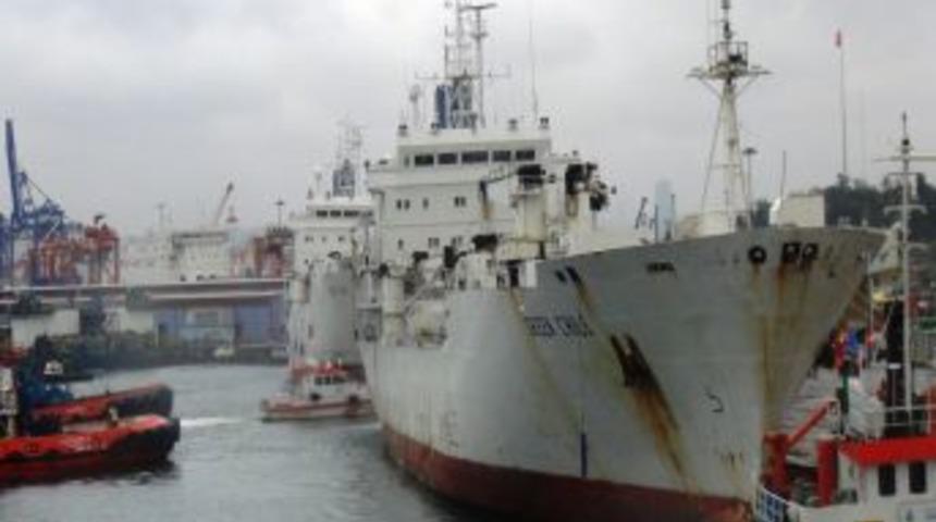 Kuru Y&uuml;k Gemisinde Yangın Paniği