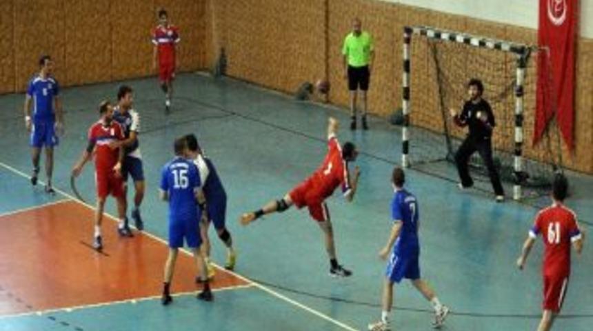 Atat&uuml;rk &Uuml;niversitesi Hentbool Takımının Zafer G&uuml;n&uuml;