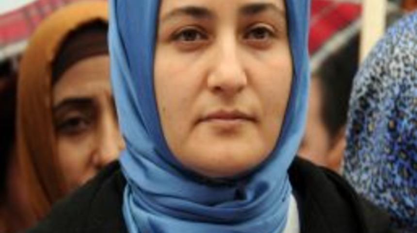 Manisa'da, Kamudaki Baş&ouml;rt&uuml;s&uuml; Yasağı Protesto Edildi